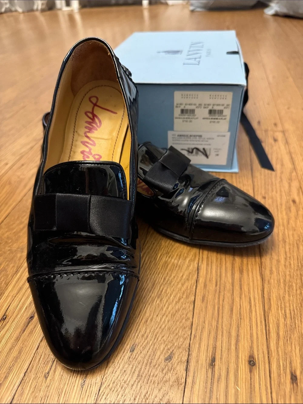 Lanvin Paris women’s black patent leather slipper loafer with bow. Size 38. EUC!